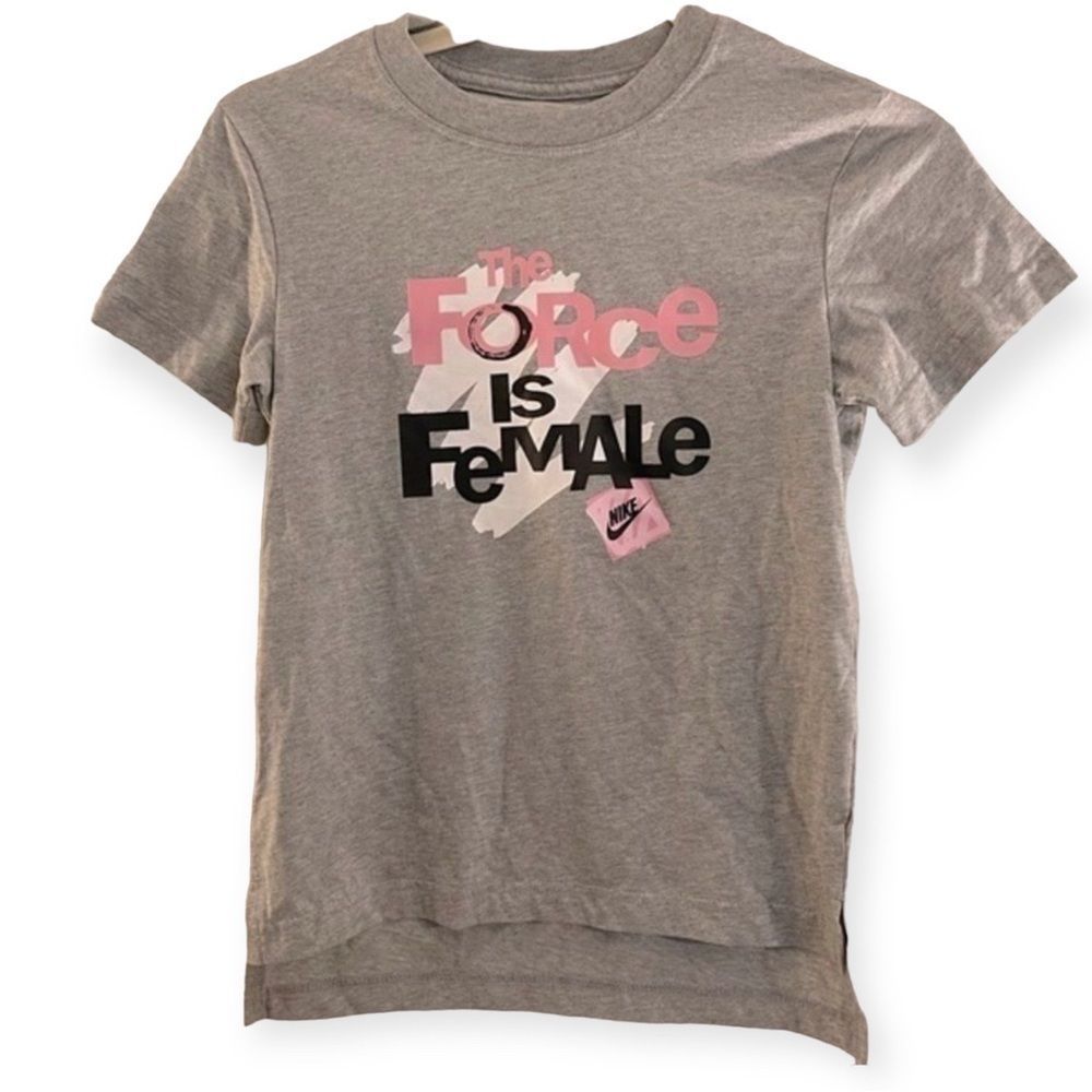 Nike Girls Graphic T-shirt. Size S.‎